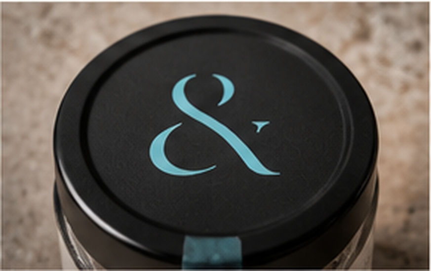 Black jar lid with the turquoise ampersand mark